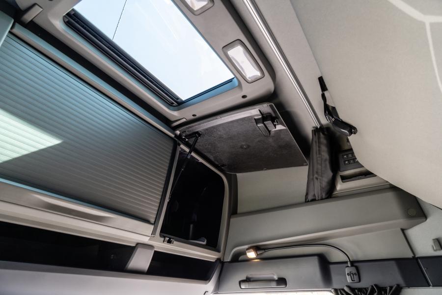 Детали интерьера MAN TGX 18.470 GX 2020 года  (фото 17 из 36)